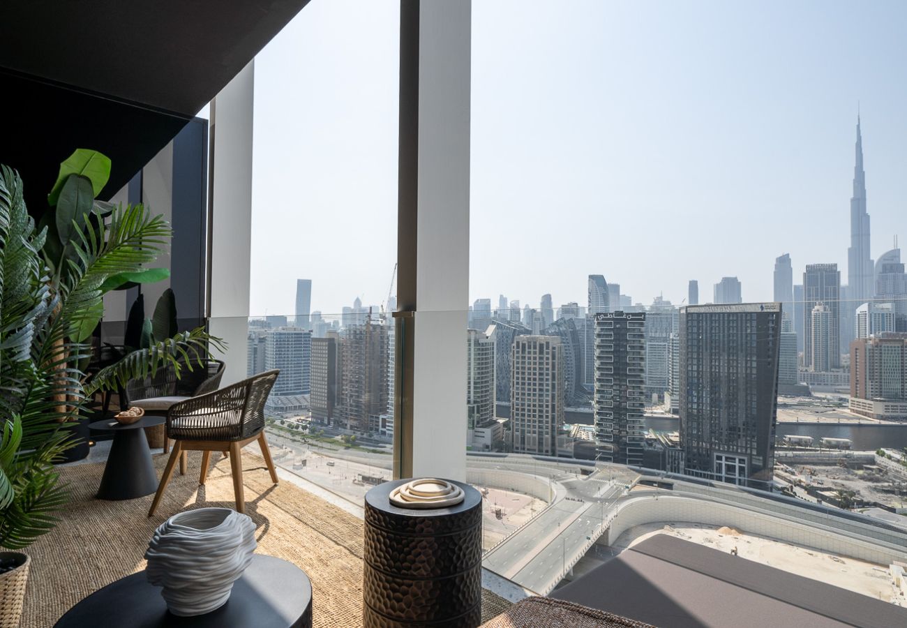 Apartment in Dubai - Upside Living | Burj Views | First-Class Amenities